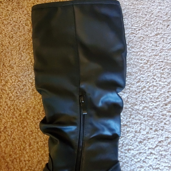 Womens black boots - Picture 3 of 8